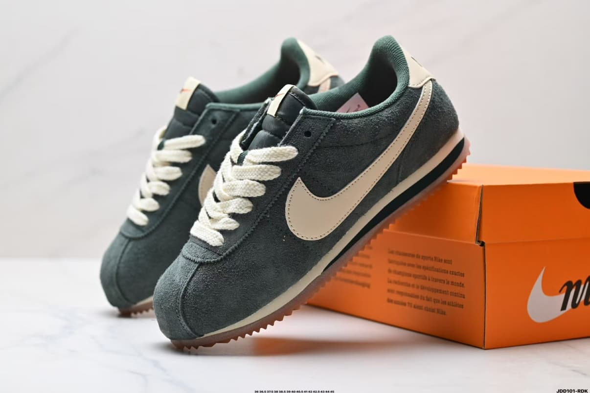 Nike Cortez Chaussures de course et de ville décontractées, tendance, confortables et rétro, à tige basse, pour hommes et femmes