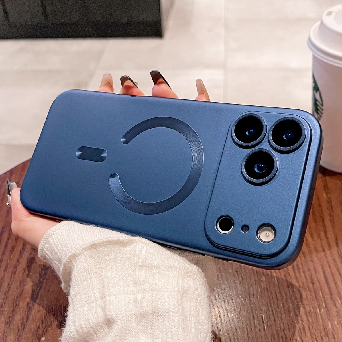 Coque souple magnétique à peinture métallisée pour iPhone 17 Air 16 E 15 14 Plus 13 12 11 Pro Max avec chargeur sans fil