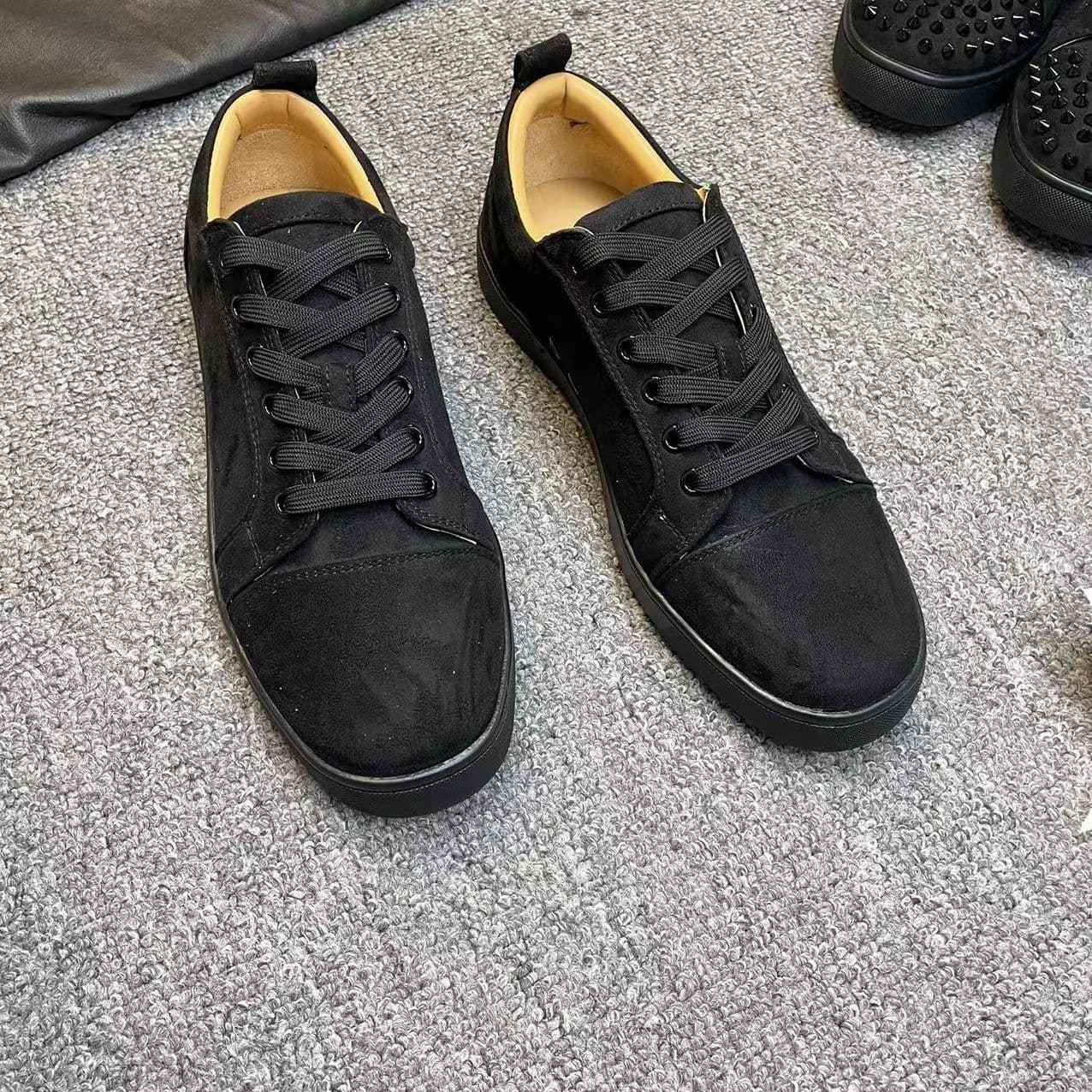 Chaussures pour hommes tendance et polyvalentes, style européen, semelle rouge, tige basse, lacets, en cuir, style décontracté, 2025