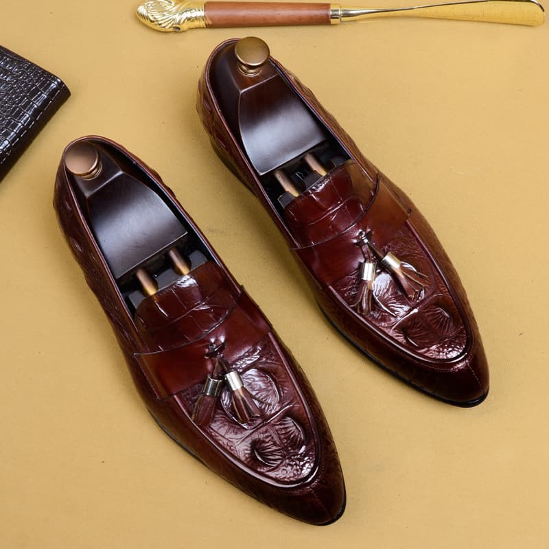 Men's Loafers Brand Leather Shoes Vintage Slip-on Classic Casual Men Driving Shoes Wedding Male Dress Shoes Tassel Pointed Toe