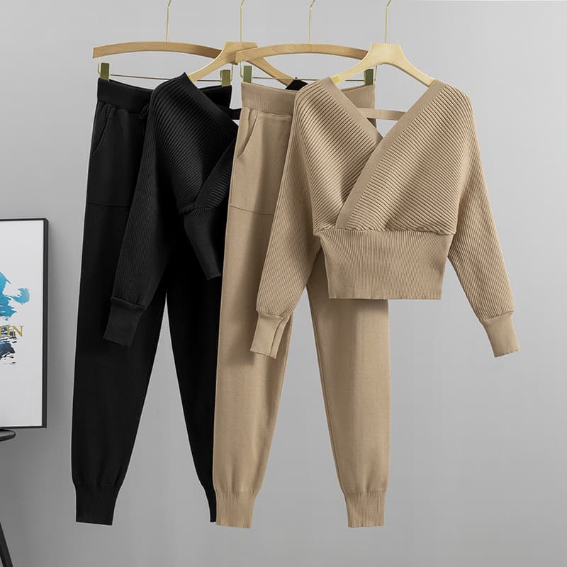 Women's Off-the-shoulder Short Temperament Fashion Women's Suit Spring And Autumn New Knitted Two-piece Suit