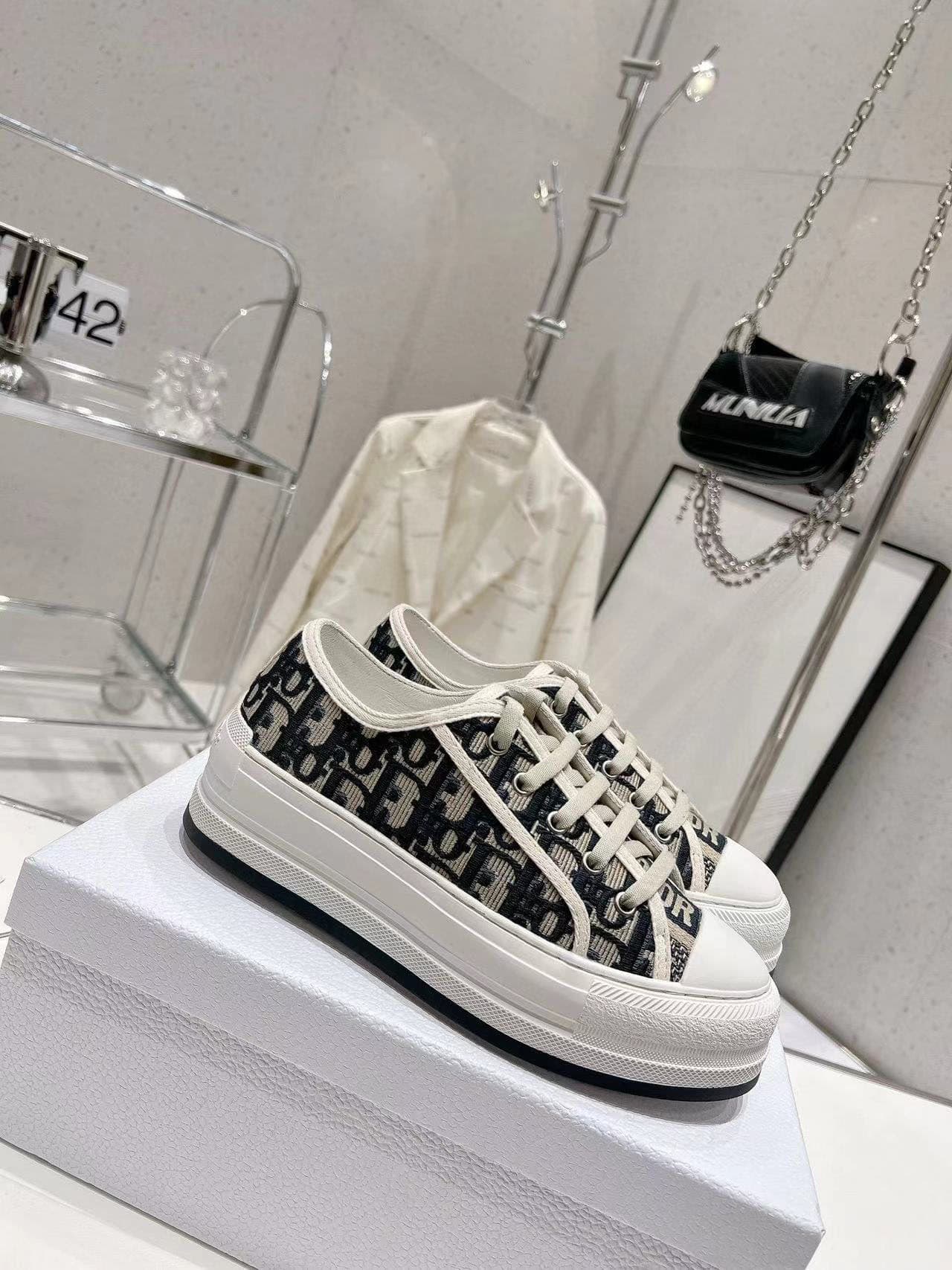 D Home Brodé Semelle Épaisse Surélevée Cavas Tredy Nouvelle Lettre Dentelle Polyvalent Fashio Chaussures De Sport Pour