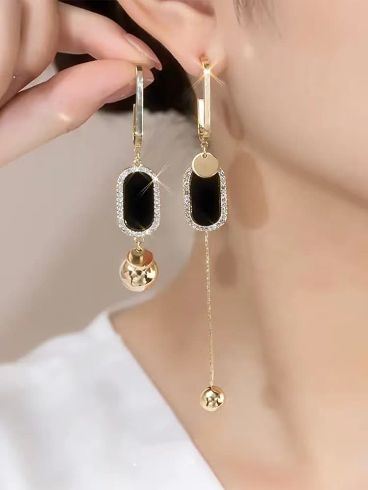 Women's Earrings style long asymmetrical tassel earrings for women with round faces, slimming, fashionable, light luxury and high-end earrings trend