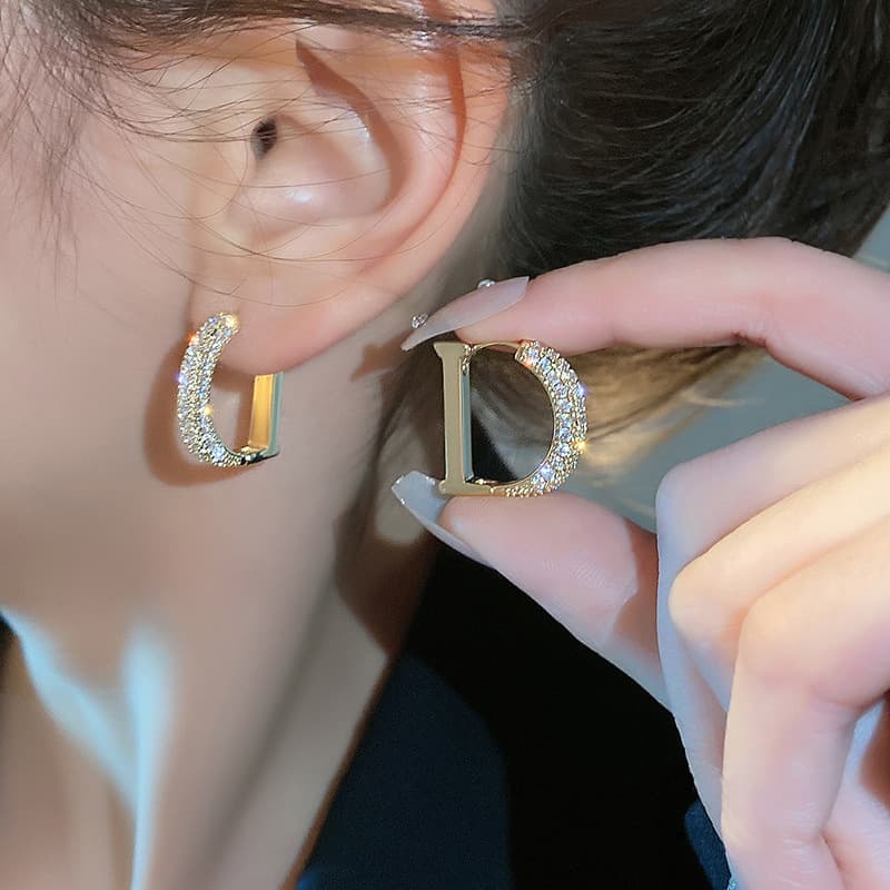 Fashion Full Of Rhinestone Letter D Earrings For Women Luxury Brand Gold Color Metal Small Earrings Party Jewelry Gift