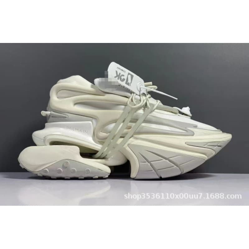 Chaussures de sport rehaussantes à semelles épaisses, inspirées de l'espace et inspirées des vaisseaux spatiaux.