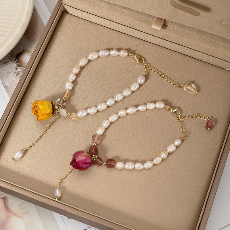 French Retro Freshwater Pearl Rose INS Internet Celebrity Niche Design Eternal Flower Strawberry Crystal Bracelet