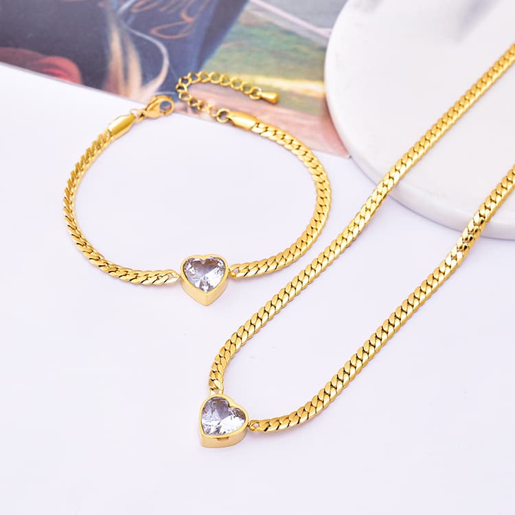 Fashionable white zircon heart necklace, titanium steel bracelet, minimalist girl green diamond collarbone chain bracelet, heart-shaped set