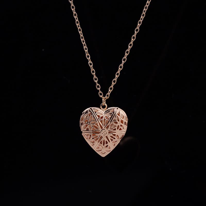 2025 New Arrivals Simple Hollow Heart for Women Gold Color Love Necklace Pendant Bohemian Fashion Jewelry Girlfriend Gift N830