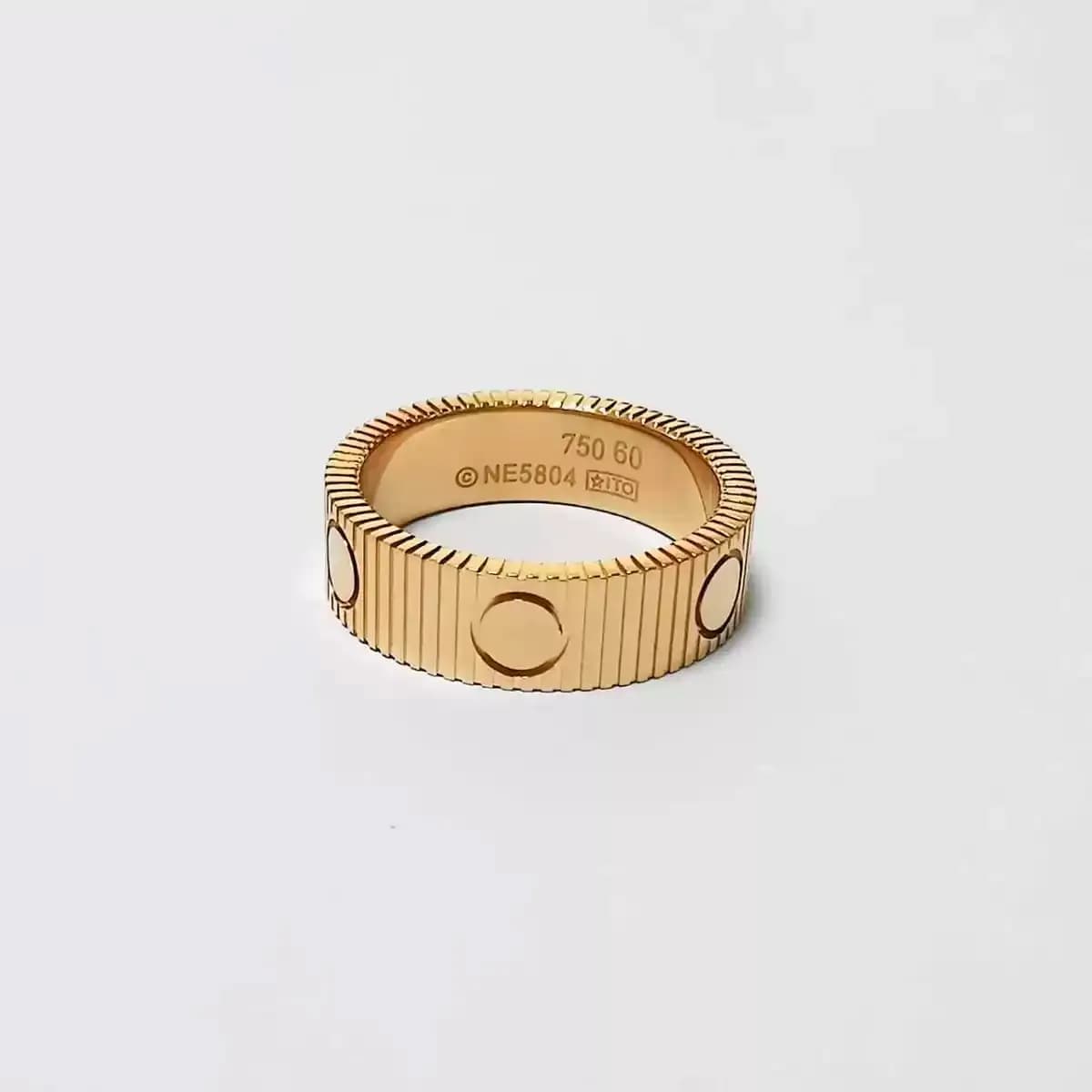 Bague Nail Love pour femme, bague classique de luxe en or pour l'amour et le mariage, avec pochette rouge, inaltérable et hypoallergénique.
