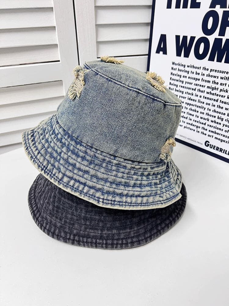 Broken hole worn-out denim fisherman for women in spring summer, Korean version versatile, showing face, small shading,