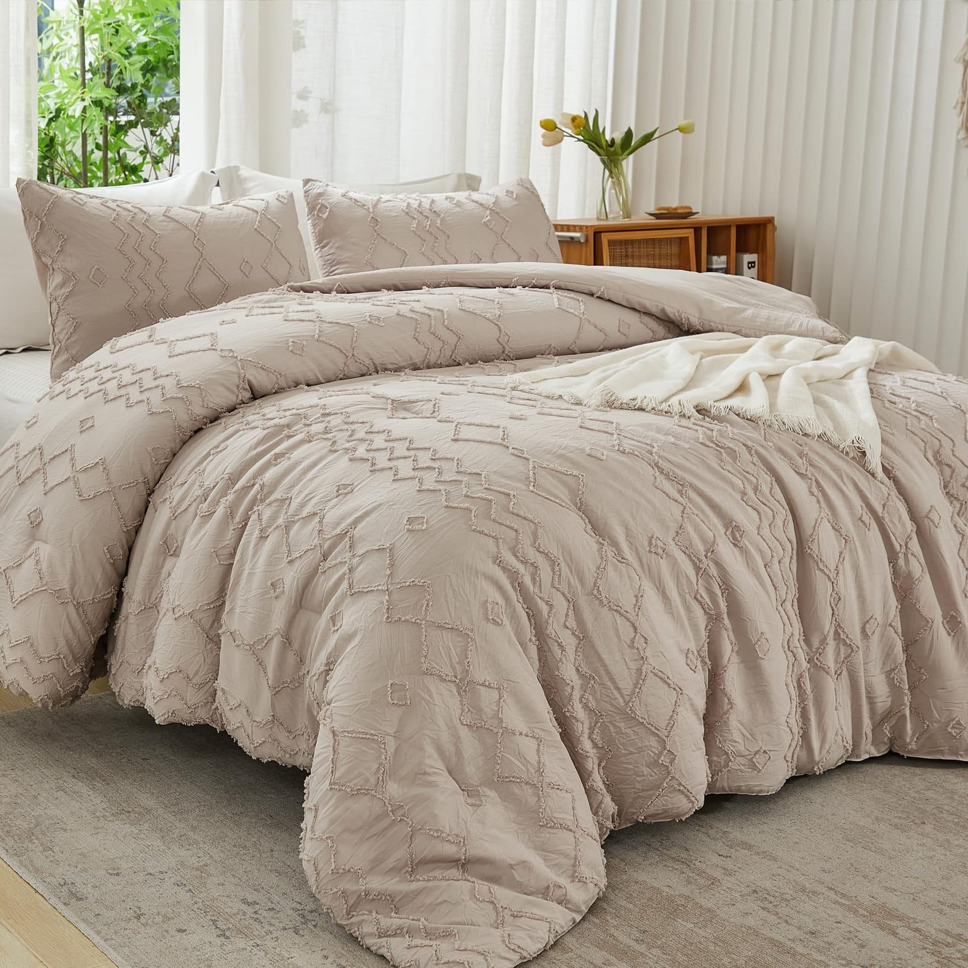 Light Khaki Diamond Wave Embroidery Tufts Breathable Queen Size Comforter Sets, All-Season Down-Alternative 3-Piece Bedding Set