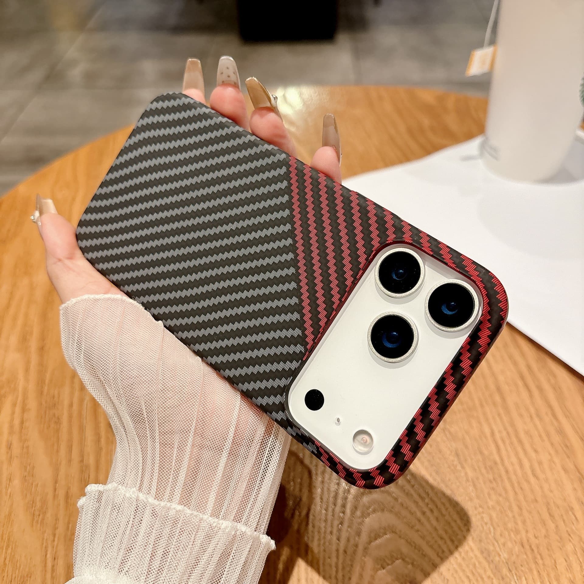 Coque de protection magnétique intégrée en fibre de carbone bicolore, compatible avec l'iPhone 17 Pro Max et l'iPhone 16.