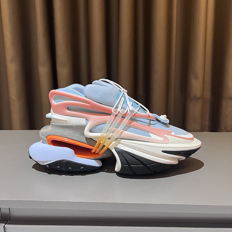 Chaussures de sport rehaussantes à semelles épaisses, inspirées de l'espace et inspirées des vaisseaux spatiaux.