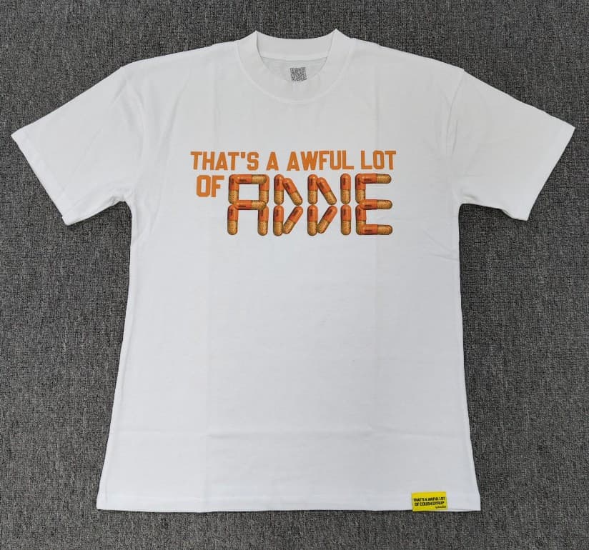 C'EST UNE QUANTITÉ ÉNORME DE SIROP CONTRE LA TOUX. C'est une marque tendance transfrontalière établie de longue date pour les t-shirts à manches