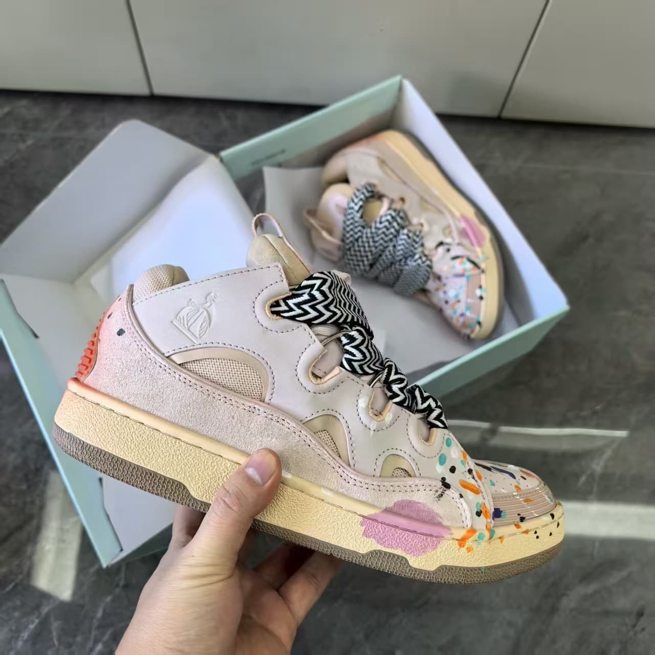 Nouvelles chaussures de course antidérapantes Curb Couple à semelle épaisse et color block