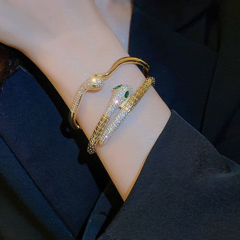 Designer's Inlaid Titanium Steel Full Diamond Zircon Snake Fashion High Grade Light Creative Style Bracelet