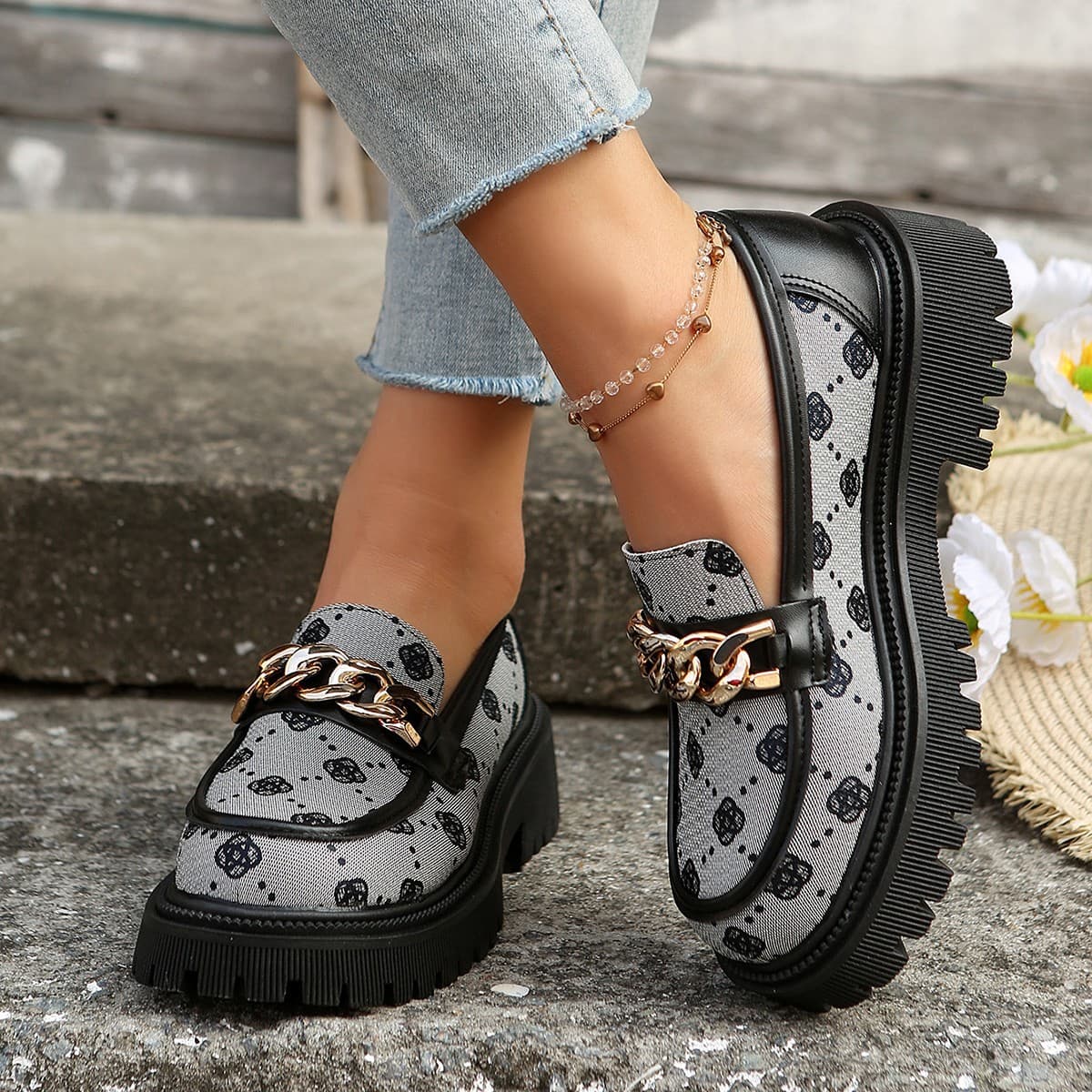 Women's Large Size Platform Shoes Height Enhancing Versatile Round Toe Leather Casual Footwear