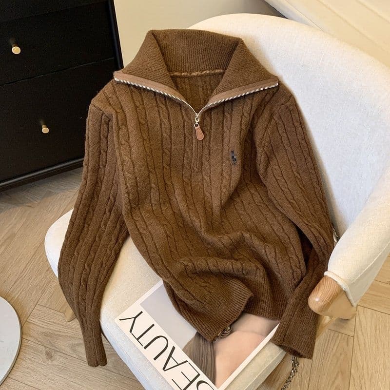 Le nouveau design de la collection automne 2025 comprend un pull à revers semi-zippé de niche et un haut en tricot ample pour femme.