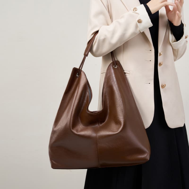 New Vegetable Tanned Cowhide Popular Large Capacity Textured Tote Bag Versatile One Shoulder Class Armpit Commuter Bag