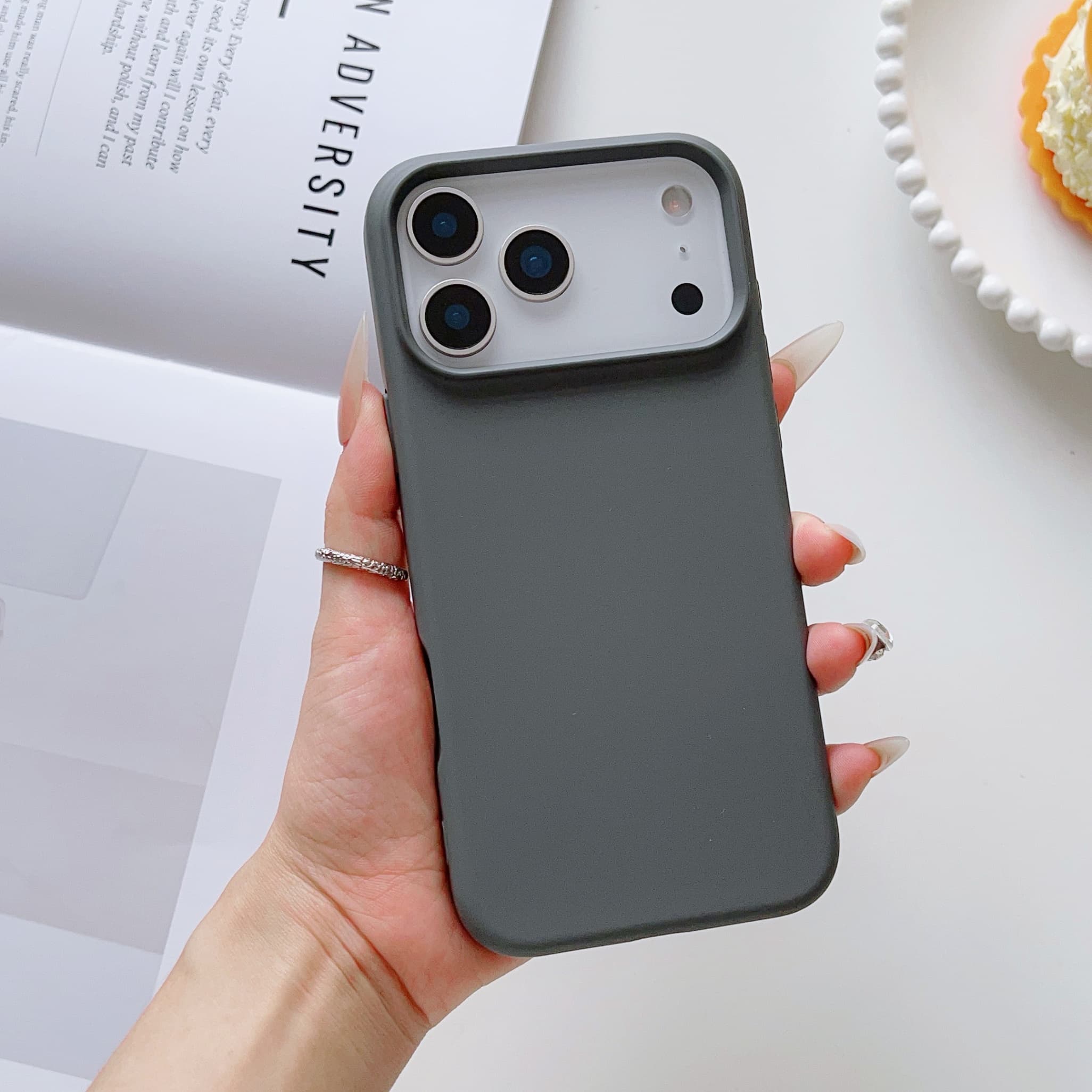 Coque de téléphone portable en silicone liquide de qualité supérieure, résistante à la saleté et compatible avec les modèles 17 Pro, 17 Pro M