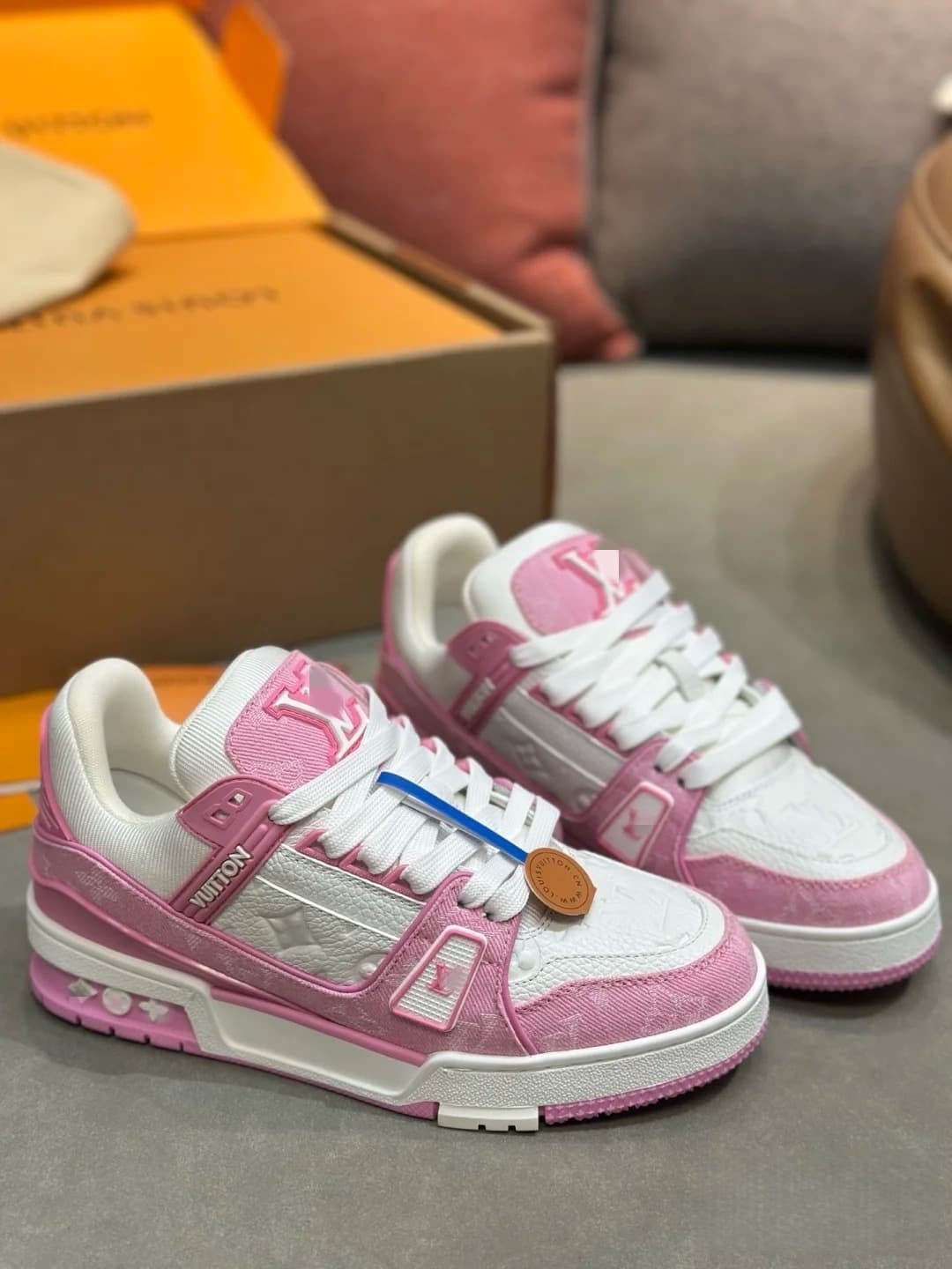 Baskets Lujia blanches pour homme, style sport tendance, semelle épaisse rehaussante, chaussures polyvalentes et décontractées pour couples.