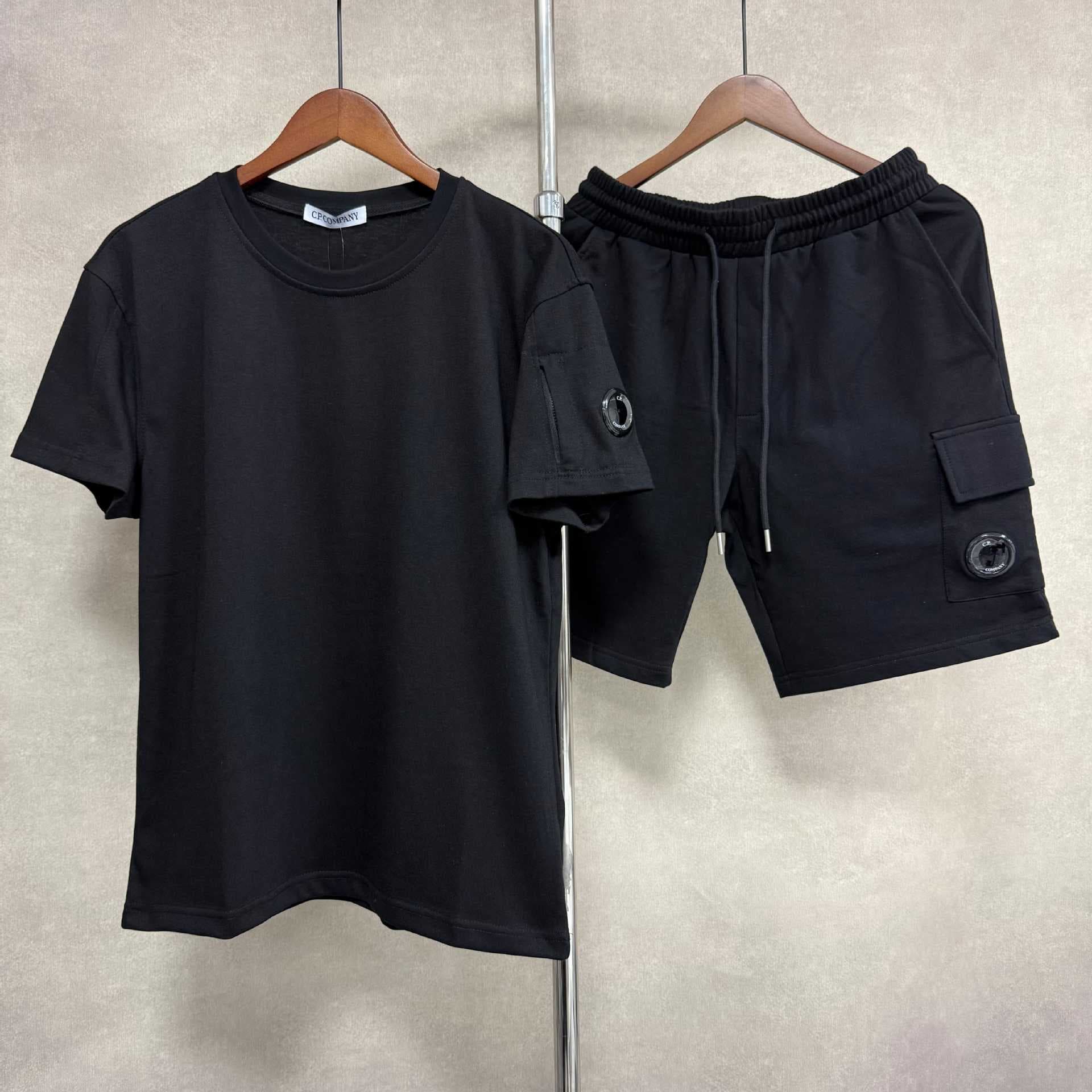 Short CP uni à manches courtes, style basique, avec badge, lentille, cordon de serrage et grande poche.