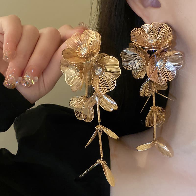 New Waterfall Fih Tail Pattern Long Tael Fahion Inlaid Diamond Flower Peronality Exaggerated Deign Elegant