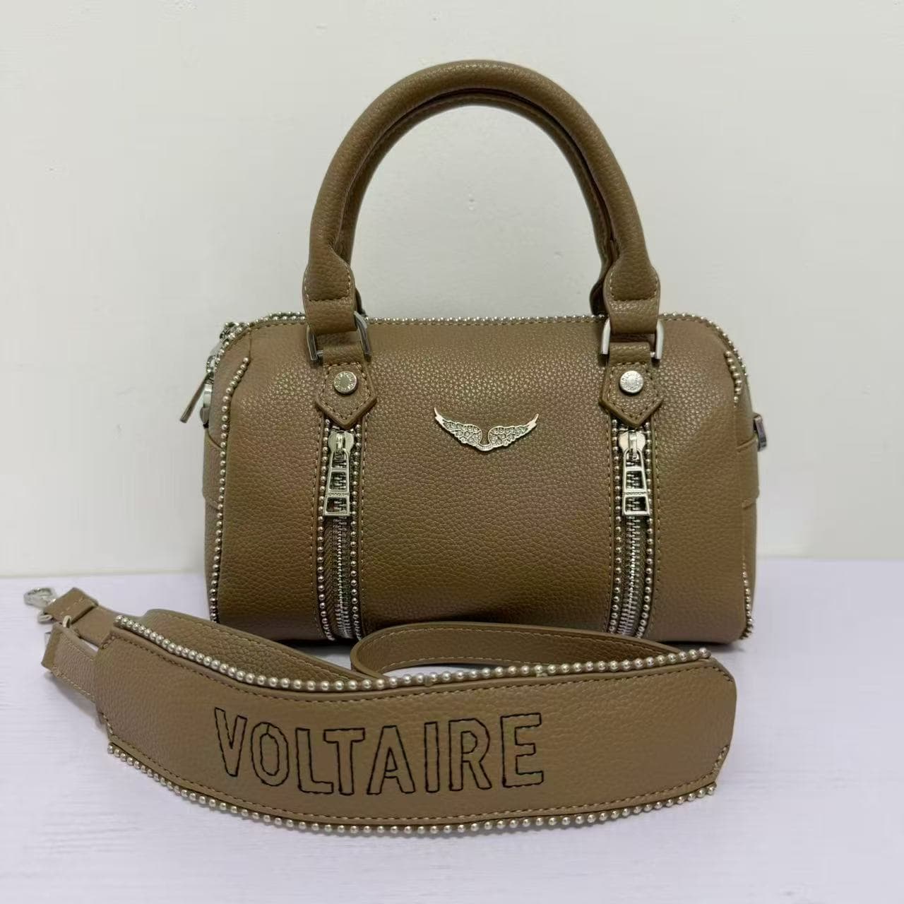 Sac bandoulière noir tendance pour femme, design luxueux, style enveloppe vintage