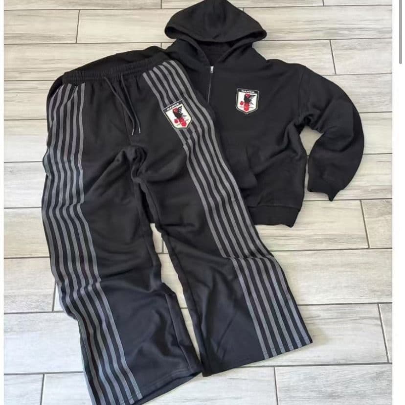 Ensemble sweat-shirt à capuche et pantalon rayé décontracté pour homme - Mélange de coton, badge brodé, coupe ample, style streetwear tendance pour le printemps/automne