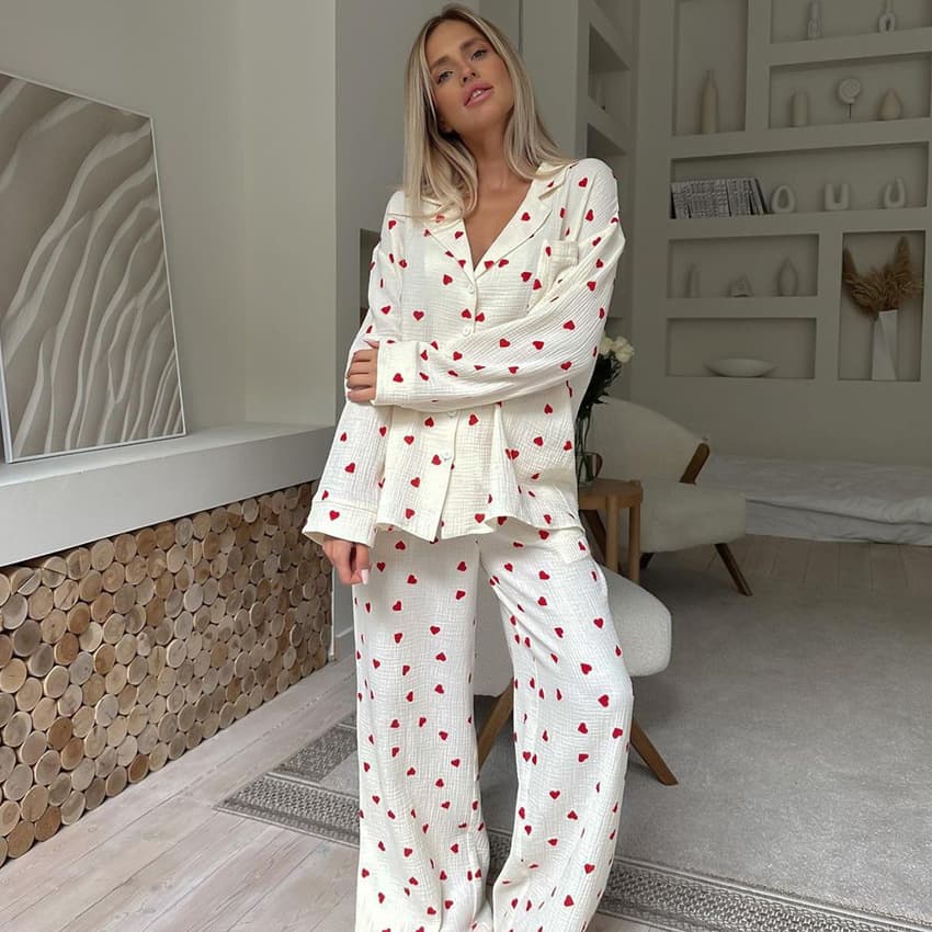 Women's Love Print Comfortable Long Sleeve Trousers Pajamas Two Sets Of Home Wear