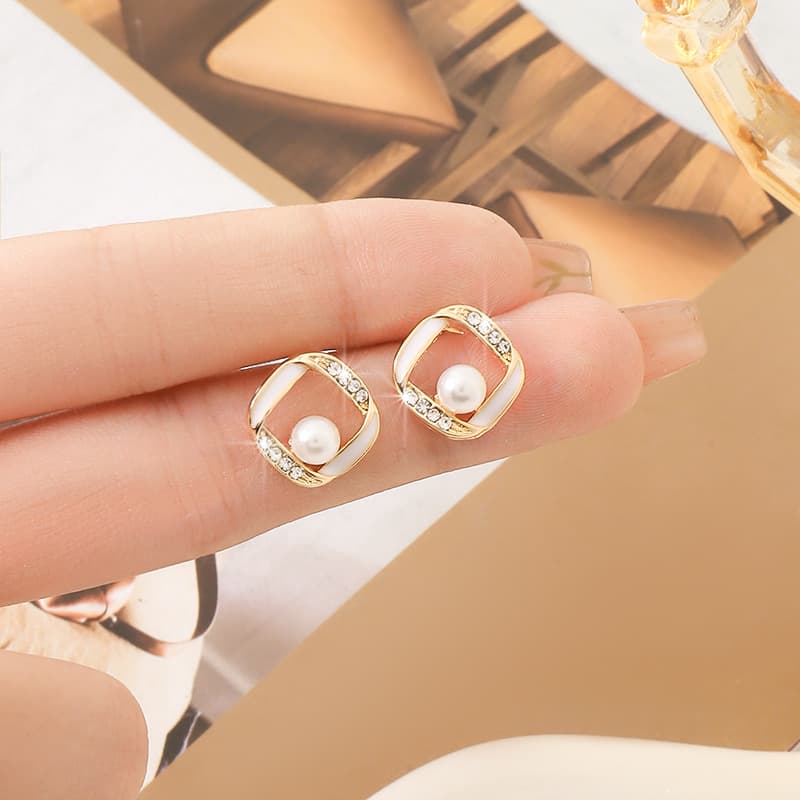 Pearl Fashion Earrings Silver Needle Earrings Feminine Style Earrings French Light Luxury Earrings High-end Retro