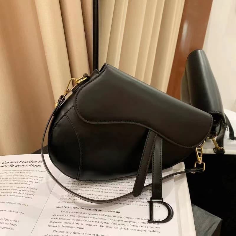 Sac à bandoulière asymétrique en forme de D pour femmes, sacoche polyvalente à la mode, réseau de célébrités, rouge, même Style, nouvelle co