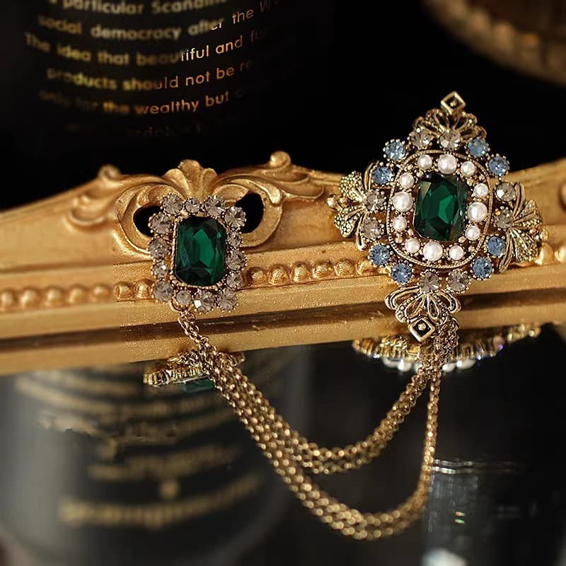 Brooch women's high end palace style pin buckle anti exposure retro corsage men's suit fixed clothing accessories