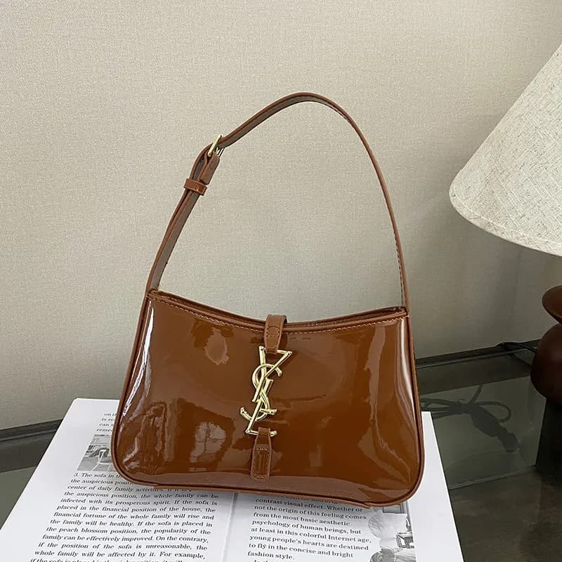 Sac bandoulière haut de gamme tendance pour femme, collection 2025.