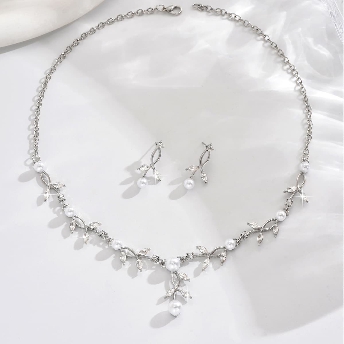 Women's Jewelry Set High End Light Luxury Elegant Temperament Niche Pendant Female Clavicle Pearl Necklace Earrings Bridal Jewelry Set