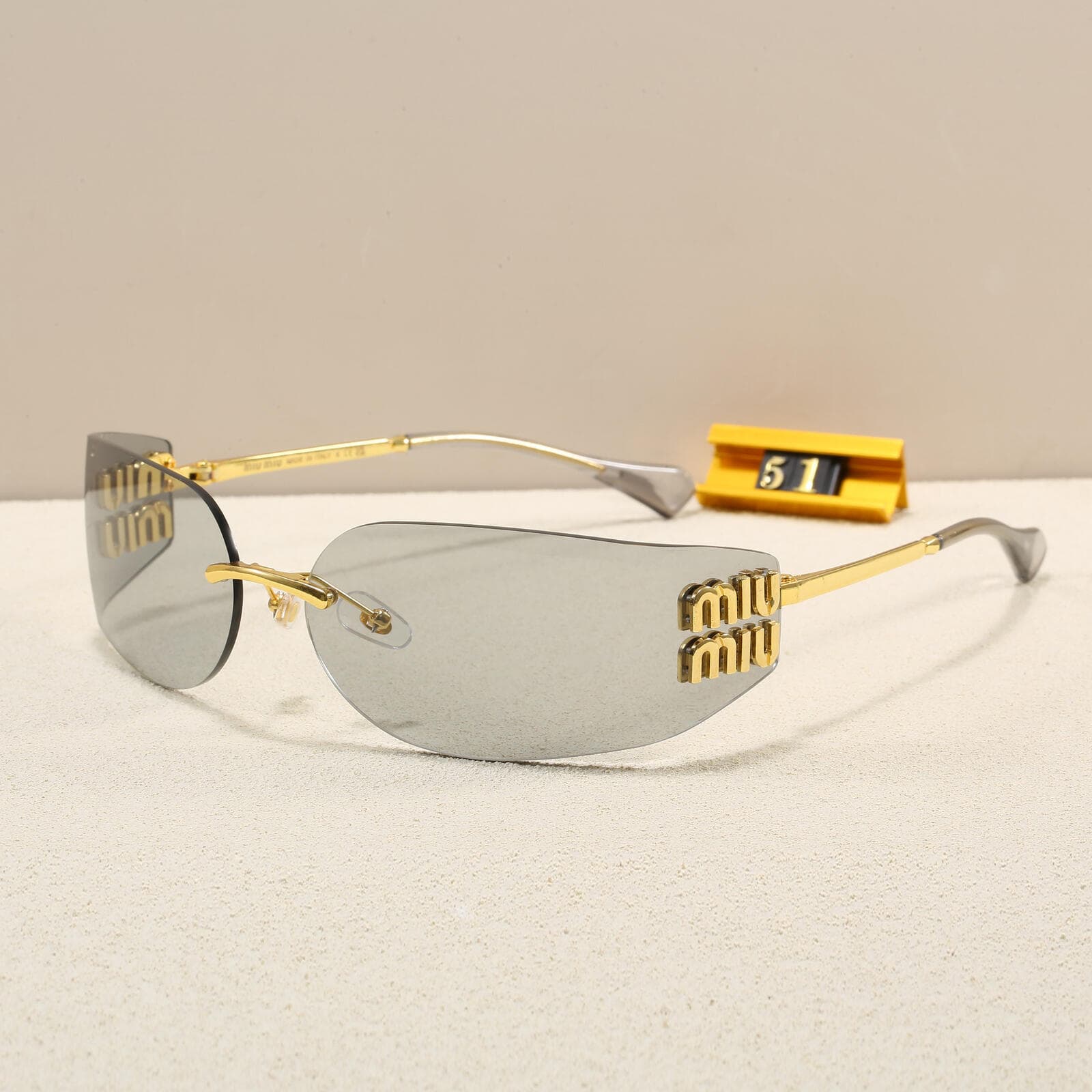 Lunettes de soleil tendance pour femmes, inspirées des blogueuses et célébrités. Design ovale classique intemporel sans monture, à la fois élé