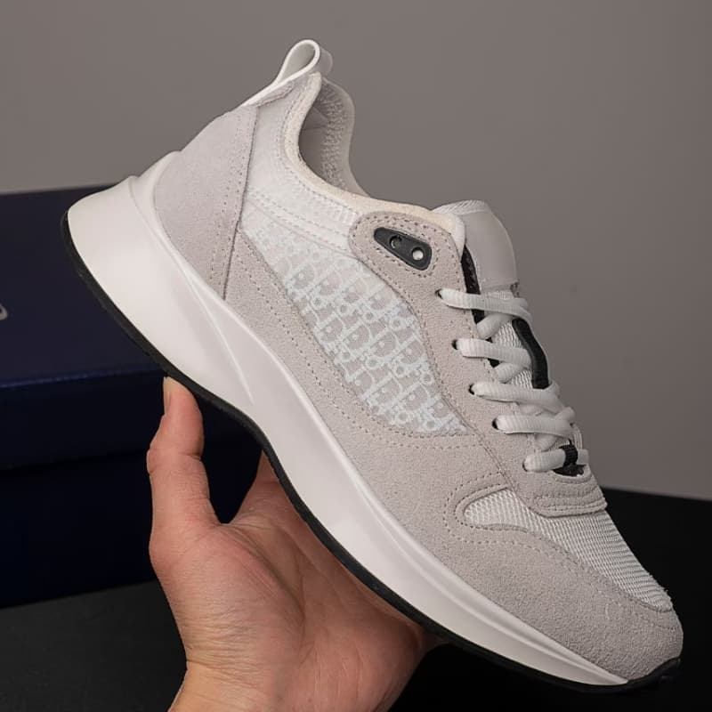 Nouvelles chaussures de course décontractées à imprimé lettre B25 avec brides à bout rond, tendance et confortables pour hommes et femmes.