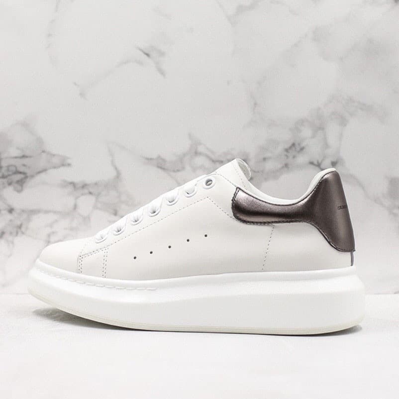 Chaussures blanches Mc Queen en cuir de vachette de haute qualité pour femmes 2023, nouvelles chaussures de sport décontractées à semelle épaiss