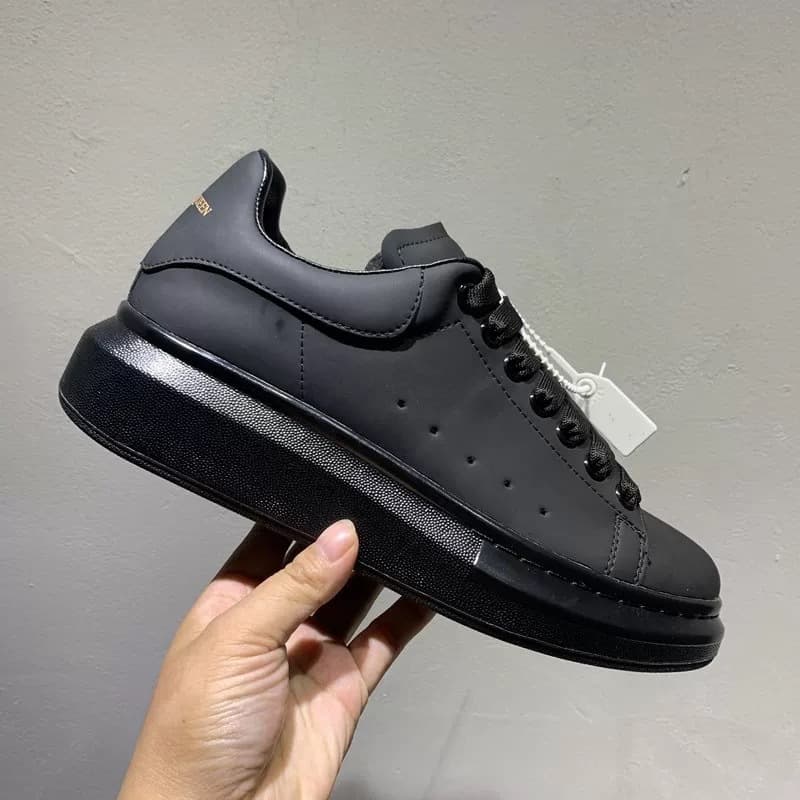Chaussures blanches Mc Queen en cuir de vachette de haute qualité pour femmes 2023, nouvelles chaussures de sport décontractées à semelle épaiss