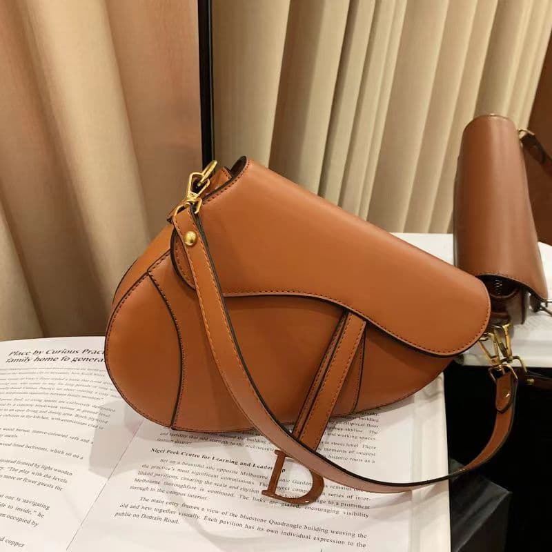 Sac à bandoulière asymétrique en forme de D pour femmes, sacoche polyvalente à la mode, réseau de célébrités, rouge, même Style, nouvelle co