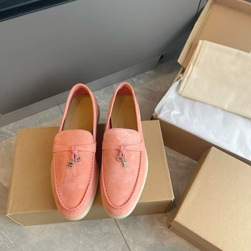 Mocassins assortis haut de gamme en cuir de vache LP avec pendentif à pompon et semelle plate à surface souple