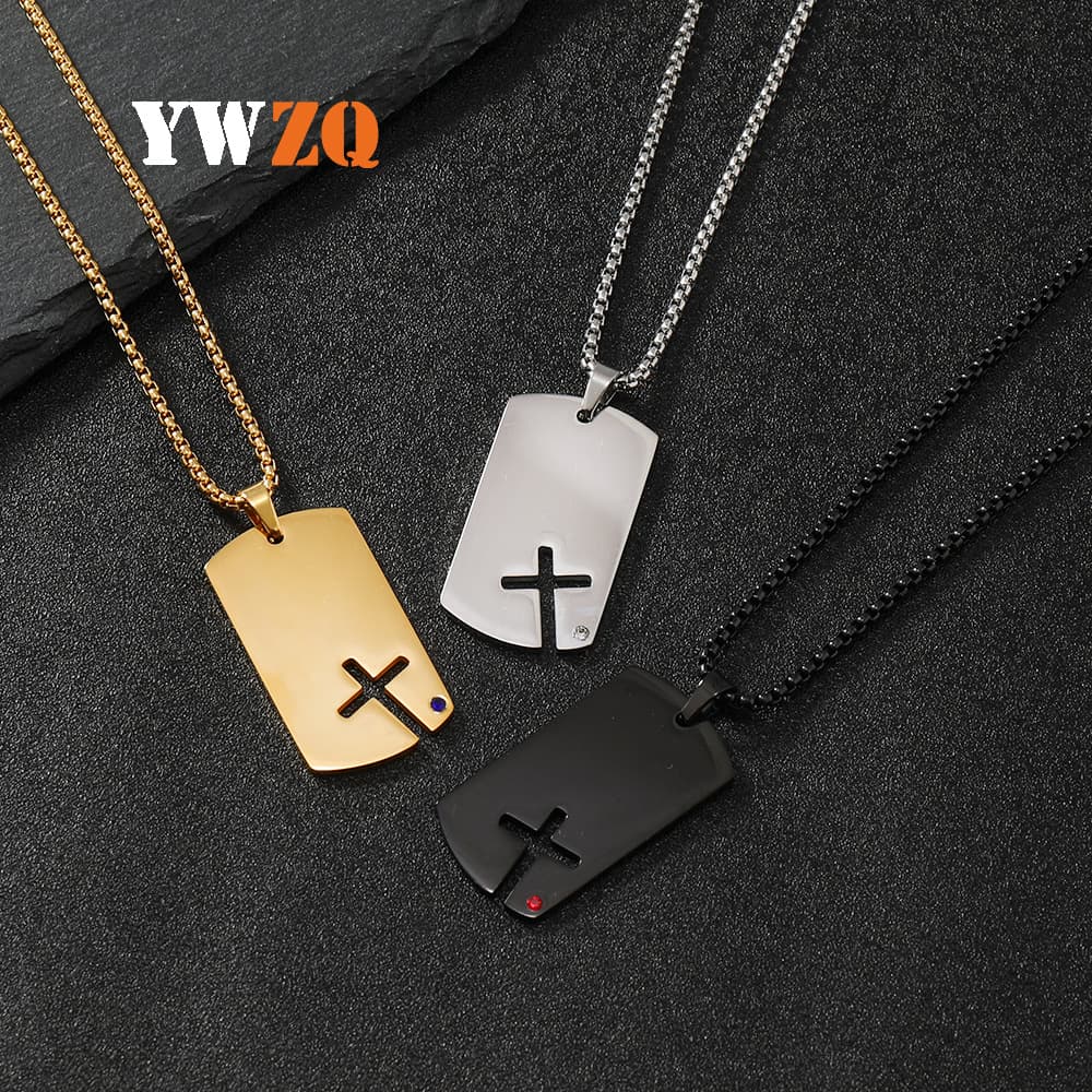 Collier croix creuse découpée au laser style punk pour homme (accents diamant, pendentif militaire en acier titane, très populaire)