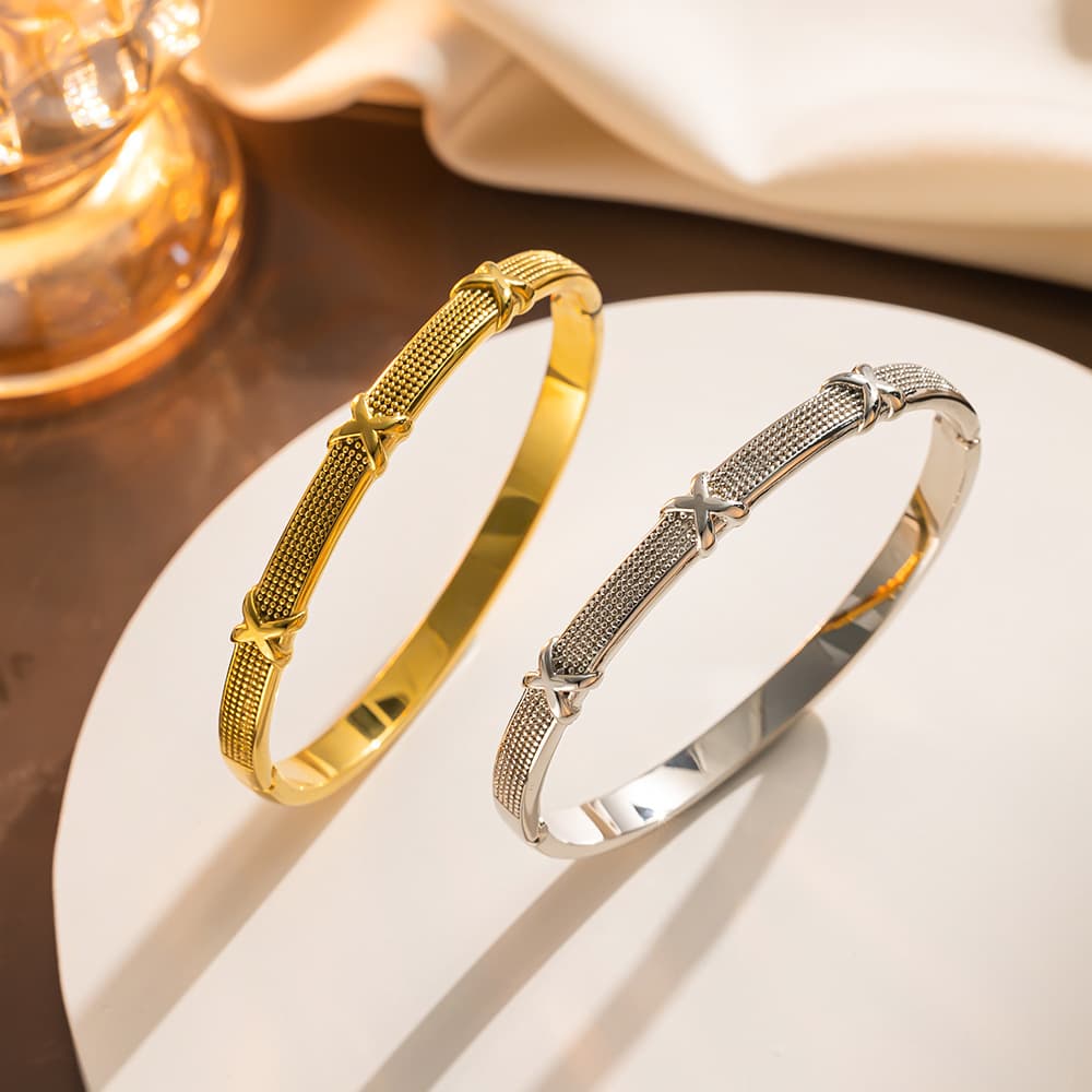 Titanium Minimalist Small Fragrant Phoenix Bracelet, Vacuum Furnace Electroplated Smooth Stainless Steel Bracelet