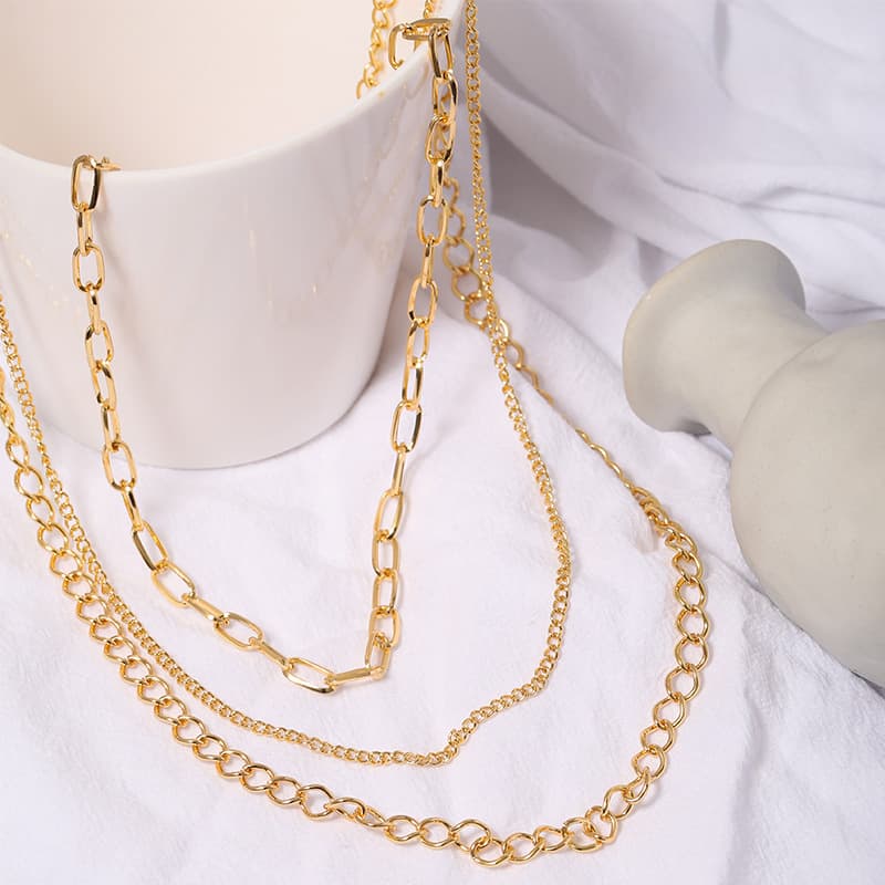 French Baroque temperament three piece set irregular metal necklace ins style necklace female niche design sense light luxury