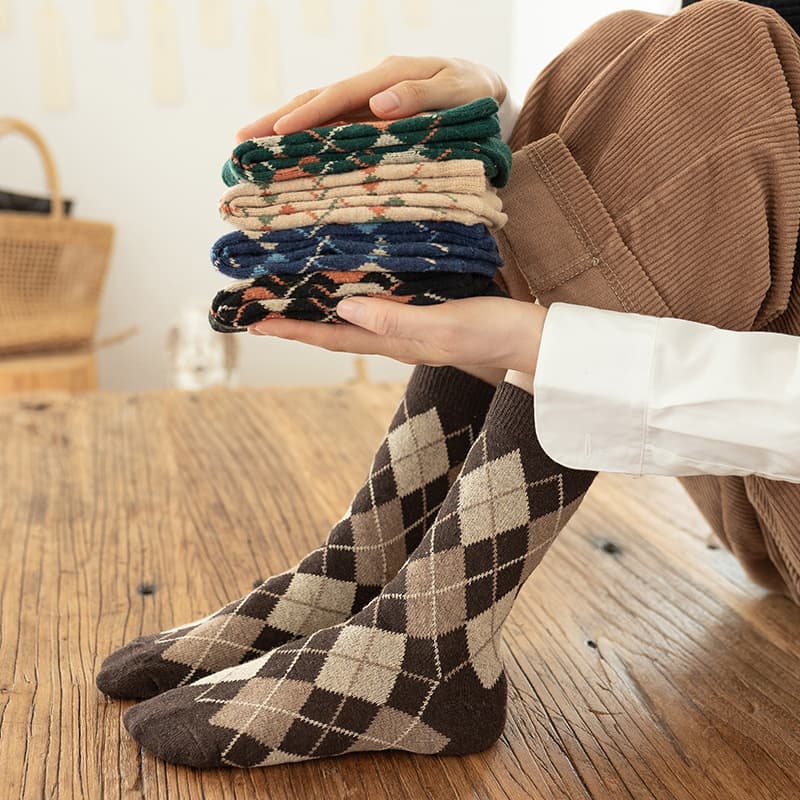Socks wholesale new retro British Hong Kong style diamond plaid women's wool mid tube socks trendy pile women's socks