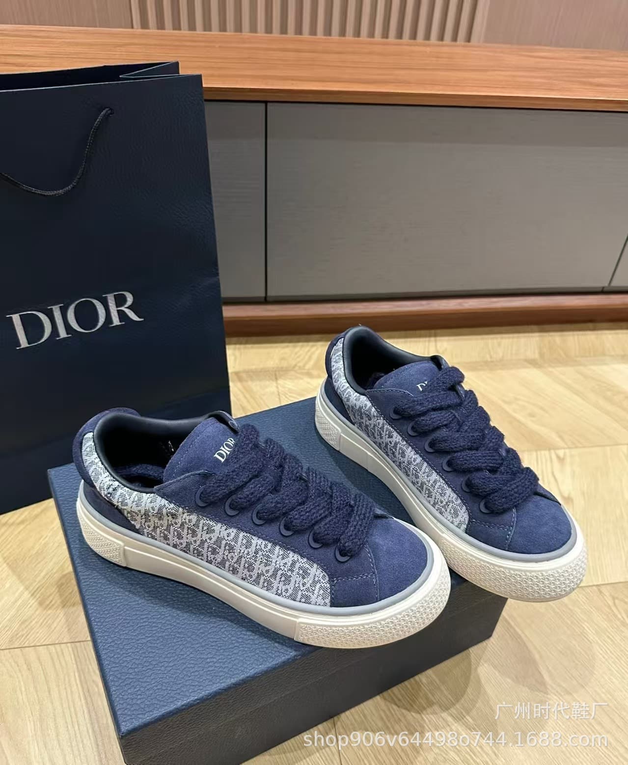 Nouvelles baskets tendance basses à bout rond, style sport décontracté, patchwork, lacets, polyvalentes, respirantes, semelle épaisse