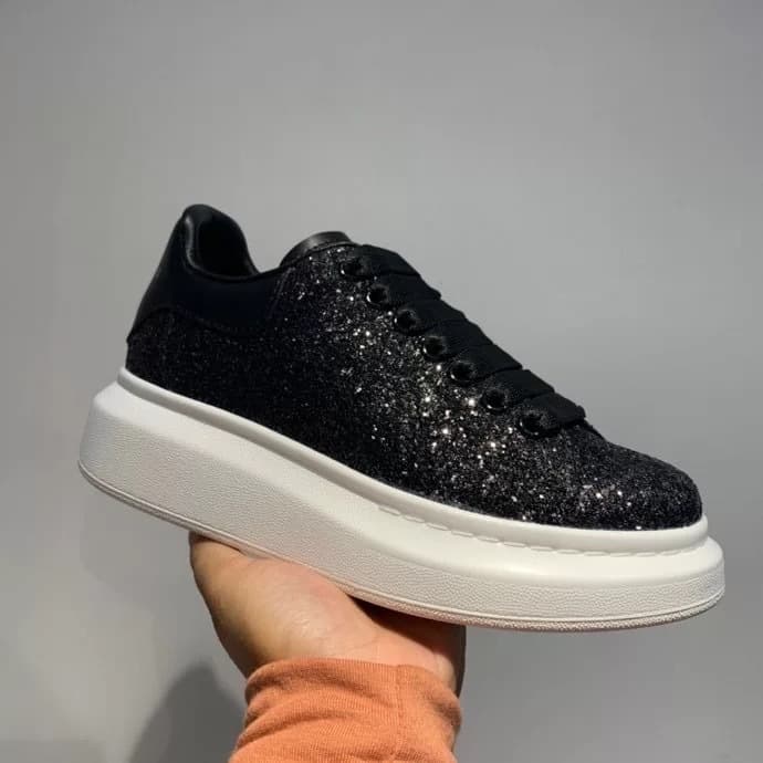 Chaussures blanches Mc Queen en cuir de vachette de haute qualité pour femmes 2023, nouvelles chaussures de sport décontractées à semelle épaiss