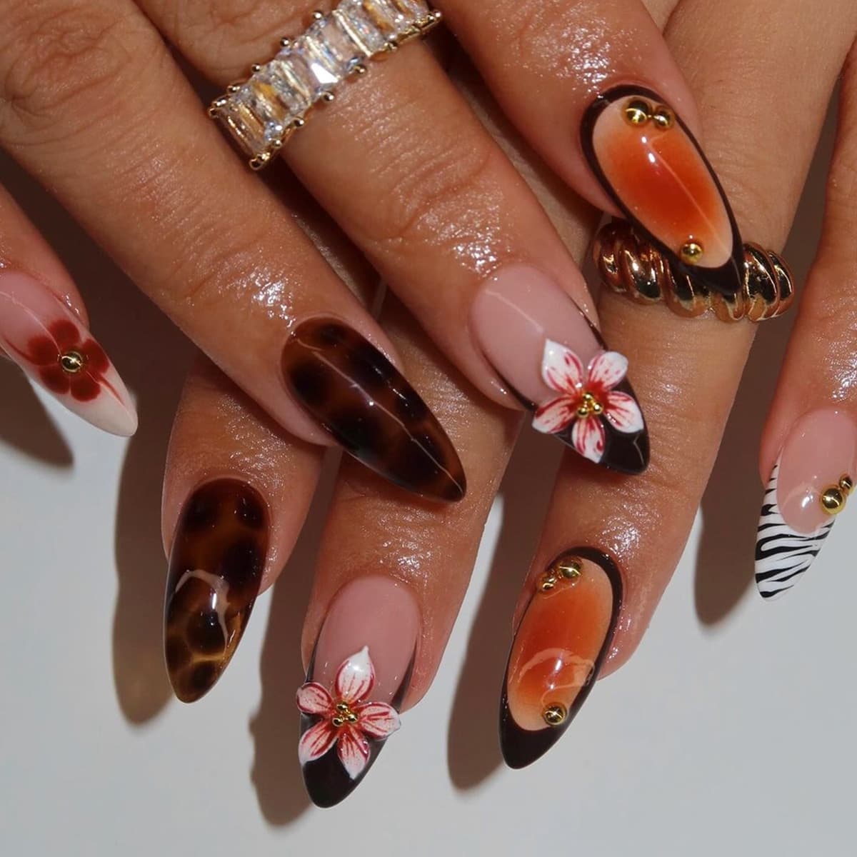 Wearable Nail Tips Semi Handmade Flower Leopard Print False Nail Patches Removable Almond Shaped Nail Tips To Wear