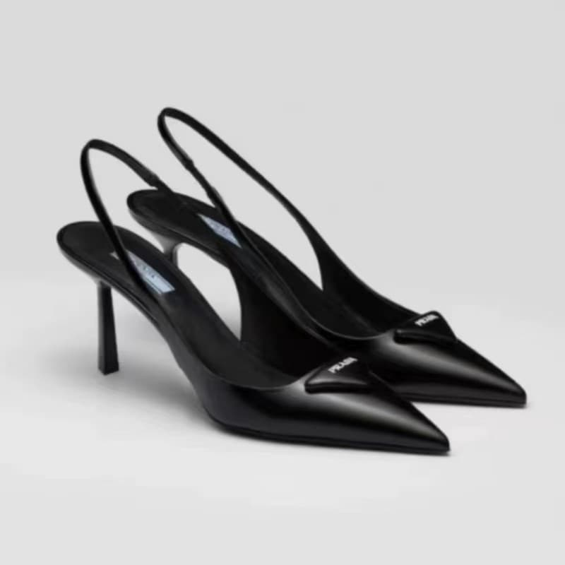 Escarpins pointus noirs d'été à talons hauts