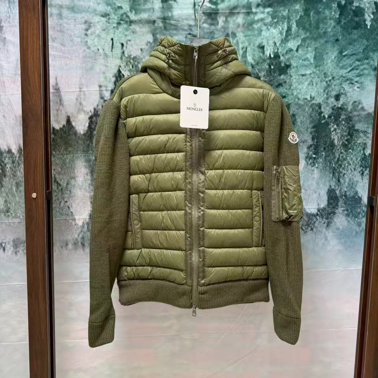 Cardigan en maille patchwork 2026 pour homme, veste légère et luxueuse au style décontracté.